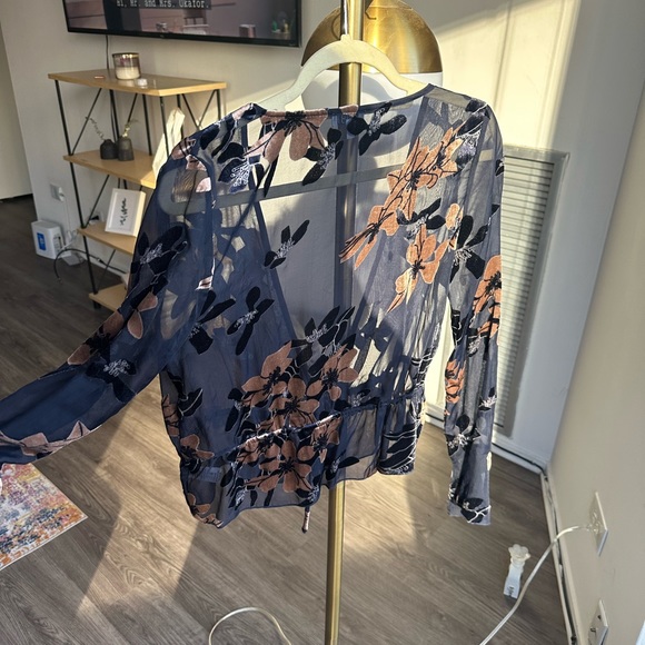 Tobi semi sheer blouse - Picture 3 of 3